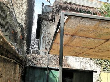 VENDE HERMOSA CASA REMODELADA, ERNESTO PINTO LAGARRIGUE, BARRIO BELLAVISTA, RECOLETA, 3 DORMITORIOS, 2 BAÑOS, PATIO