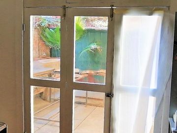 VENDE HERMOSA CASA REMODELADA, ERNESTO PINTO LAGARRIGUE, BARRIO BELLAVISTA, RECOLETA, 3 DORMITORIOS, 2 BAÑOS, PATIO