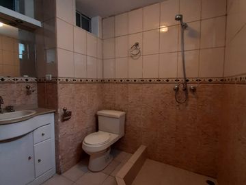 BAJAMOS EL PRECIO !! - COMERCIAL - QUITO NORTE - ANGEL LUDEÑA - VENDO CASA - OPORTUNIDAD !!