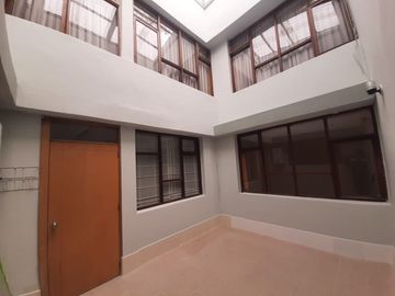 BAJAMOS EL PRECIO !! - COMERCIAL - QUITO NORTE - ANGEL LUDEÑA - VENDO CASA - OPORTUNIDAD !!