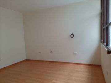 BAJAMOS EL PRECIO !! - COMERCIAL - QUITO NORTE - ANGEL LUDEÑA - VENDO CASA - OPORTUNIDAD !!