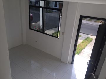 CASAS  EN VENTA  EN URBANIZACIÓN  DE PORTOVIEJO VIA A SANTA ANA