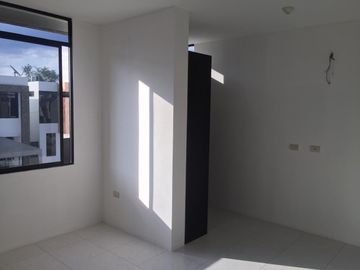 CASAS  EN VENTA  EN URBANIZACIÓN  DE PORTOVIEJO VIA A SANTA ANA