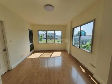 Townhome for sale, Town Plus Village, Huamark, Krungthep Kreetha 7, fully furnished. Ready to move in/52-TH-65109