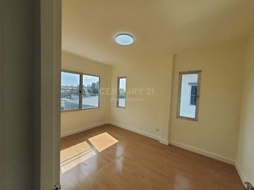 Townhome for sale, Town Plus Village, Huamark, Krungthep Kreetha 7, fully furnished. Ready to move in/52-TH-65109