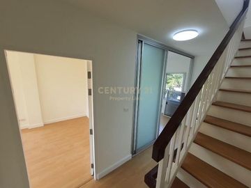 Townhome for sale, Town Plus Village, Huamark, Krungthep Kreetha 7, fully furnished. Ready to move in/52-TH-65109