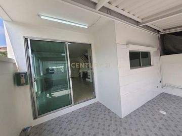 Townhome for sale, Town Plus Village, Huamark, Krungthep Kreetha 7, fully furnished. Ready to move in/52-TH-65109