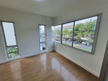 Townhome for sale, Town Plus Village, Huamark, Krungthep Kreetha 7, fully furnished. Ready to move in/52-TH-65109