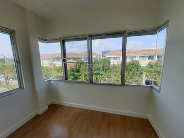 Townhome for sale, Town Plus Village, Huamark, Krungthep Kreetha 7, fully furnished. Ready to move in/52-TH-65109