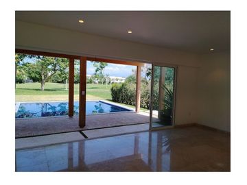 Casa en venta en Paraíso Country Cllub frente al campo de golf