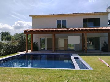 Casa en venta en Paraíso Country Cllub frente al campo de golf