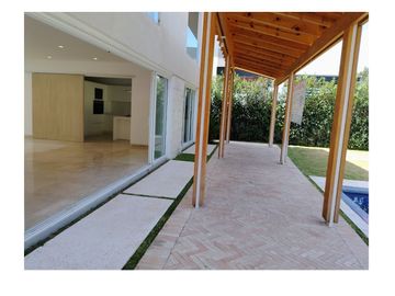 Casa en venta en Paraíso Country Cllub frente al campo de golf