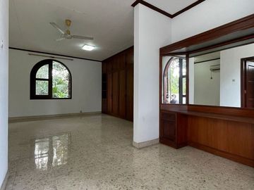 RUMAH at Jl KEMANG TIMUR, JAKSEL