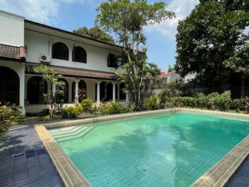 RUMAH at Jl KEMANG TIMUR, JAKSEL