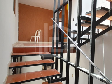 ▪️Amplia Residencia en Col. Carlos Rovirosa, a pocos metros de la Carretera México- Pachuca, a un costado de la Procuraduría General.