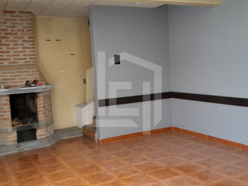 ▪️Amplia Residencia en Col. Carlos Rovirosa, a pocos metros de la Carretera México- Pachuca, a un costado de la Procuraduría General.