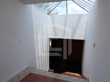 ▪️Amplia Residencia en Col. Carlos Rovirosa, a pocos metros de la Carretera México- Pachuca, a un costado de la Procuraduría General.