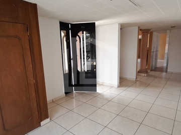 ▪️Amplia Residencia en Col. Carlos Rovirosa, a pocos metros de la Carretera México- Pachuca, a un costado de la Procuraduría General.