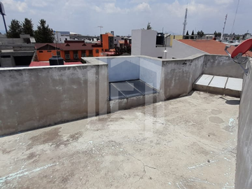 ▪️Amplia Residencia en Col. Carlos Rovirosa, a pocos metros de la Carretera México- Pachuca, a un costado de la Procuraduría General.
