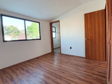 CASA EN RENTA EN VALLE DORADO