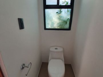CASA EN RENTA EN VALLE DORADO