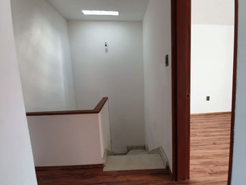 CASA EN RENTA EN VALLE DORADO