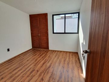 CASA EN RENTA EN VALLE DORADO