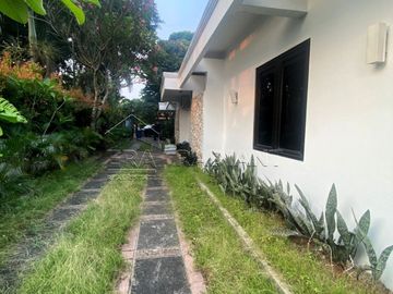 3. Dijual Rumah Hook di Jl. Delman, Tanah Kusir, Jaksel