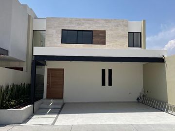 CASA EN VENTA EN PRIVADA RESIDENCIAL SAN ÁNGEL V
