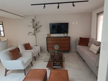 Casa Residencial con Alberca y Terraza!