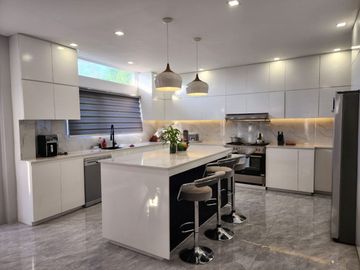 Beautiful 2 Storey Open Canept House For Sale In A Private Subdivision