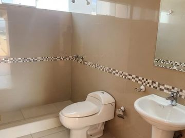 VENDO HERMOSO Y AMPLIO DUPLEX CERCA AL CLUB INTERNACIONAL 410M2
