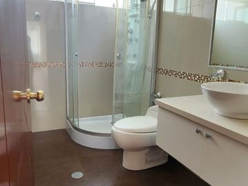 VENDO HERMOSO Y AMPLIO DUPLEX CERCA AL CLUB INTERNACIONAL 410M2