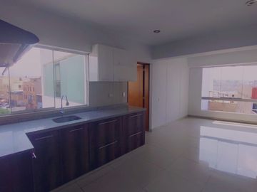 VENDO HERMOSO Y AMPLIO DUPLEX CERCA AL CLUB INTERNACIONAL 410M2