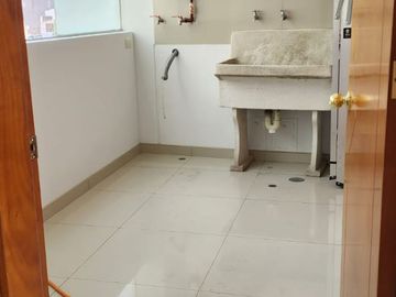 VENDO HERMOSO Y AMPLIO DUPLEX CERCA AL CLUB INTERNACIONAL 410M2
