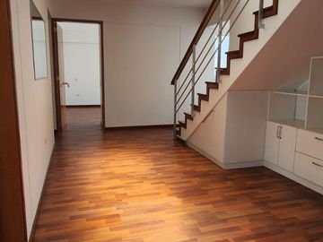 VENDO HERMOSO Y AMPLIO DUPLEX CERCA AL CLUB INTERNACIONAL 410M2