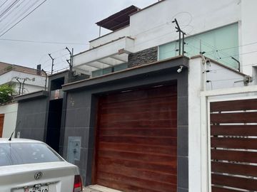 VENTA CASA/OFICINA SURQUILLO CERCA AV. PASEO DE LA REPUBLICA-METROPOLITANO