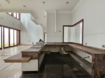 DI RUMAH MEWAH PHG GADING SERPONG THE CROWN LUAS 504 HADAP SELATAN