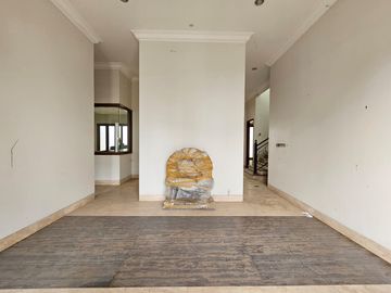 DI RUMAH MEWAH PHG GADING SERPONG THE CROWN LUAS 504 HADAP SELATAN