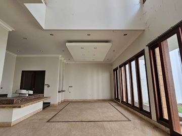 DI RUMAH MEWAH PHG GADING SERPONG THE CROWN LUAS 504 HADAP SELATAN