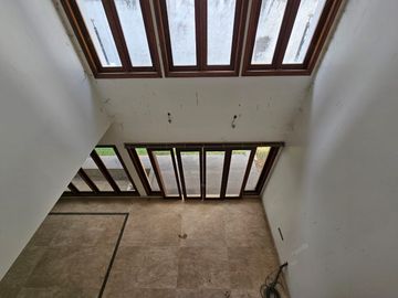 DI RUMAH MEWAH PHG GADING SERPONG THE CROWN LUAS 504 HADAP SELATAN