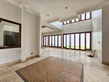 DI RUMAH MEWAH PHG GADING SERPONG THE CROWN LUAS 504 HADAP SELATAN