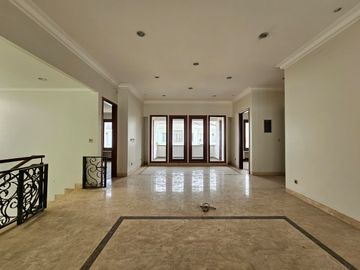 DI RUMAH MEWAH PHG GADING SERPONG THE CROWN LUAS 504 HADAP SELATAN