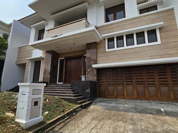 DI RUMAH MEWAH PHG GADING SERPONG THE CROWN LUAS 504 HADAP SELATAN