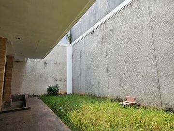 DI RUMAH MEWAH PHG GADING SERPONG THE CROWN LUAS 504 HADAP SELATAN