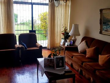 Venta de hermosa Casa en exclusiva zona de Miraflores con amplio jardin