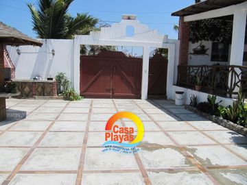Casa con Vista Al Mar de Venta en Playas, Vía a Data.