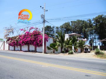 Casa con Vista Al Mar de Venta en Playas, Vía a Data.