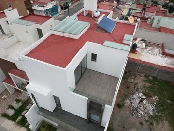 Casa en Venta de 3 Pisos, en Residencial Los Cedros, en Pachuca, Hidalgo.
