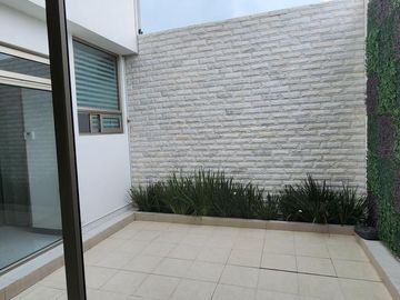Casa en Venta de 3 Pisos, en Residencial Los Cedros, en Pachuca, Hidalgo.